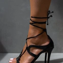 Πέδιλα Tfp με κορδόνια και ανάγλυφο σχέδιο - Μαύρο