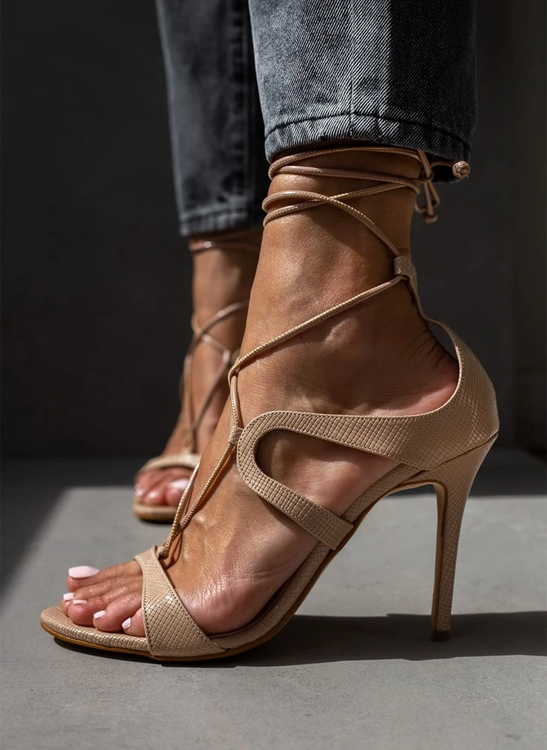 Πέδιλα Tfp με κορδόνια και ανάγλυφο σχέδιο - Μπεζ 1 Πέδιλα Tfp με κορδόνια και ανάγλυφο σχέδιο - Μπεζ