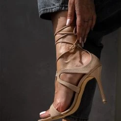 Πέδιλα Tfp με κορδόνια και ανάγλυφο σχέδιο - Μπεζ 10 Πέδιλα Tfp με κορδόνια και ανάγλυφο σχέδιο - Μπεζ -Γόβες Εκπτώσεις pedila tfp me kordonia kai anaglufo sxedio 101568 pd3o