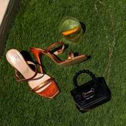 Πέδιλα με μικρή αγκράφα Tfp - Πορτοκαλί -Γόβες Εκπτώσεις pedila tfp me pattern fidi 105175 7k74