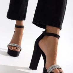 Πέδιλα TFP σατέν με Strass και φιάπα - Μαύρο 13 Πέδιλα TFP σατέν με Strass και φιάπα - Μαύρο -Γόβες Εκπτώσεις pedila tfp saten me strass kai fiapa 100460 o6pi