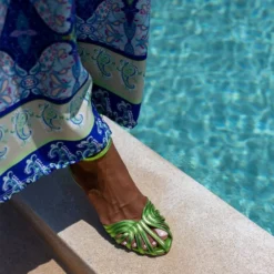 Ρετρό TFP πέδιλα σε μεταλλικές αποχρώσεις - Λαχανί -Γόβες Εκπτώσεις retro tfp pedila se metallikes apoxrwseis 105219 fycp